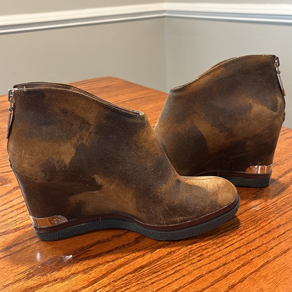 Donald J Pliner women’s Dafne Leather Booties size 7